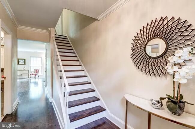 Photo - Sun-Drenched 2BR/2.5 BA Townhouse Condo in Gated Sutton Place