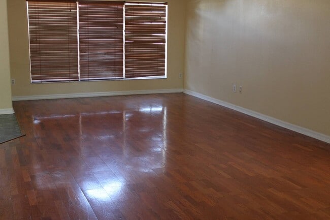 Photo - 353 Heather Hills Dr