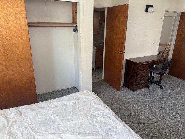 Photo - 105 E John St