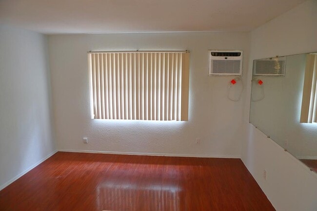 Building Photo - 5881 NE 18th Ave Unit 2 Rental