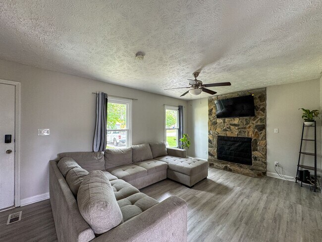 Photo - Beautiful 3 Bed 2 Bath Fayetteville Home with Fenced Yard