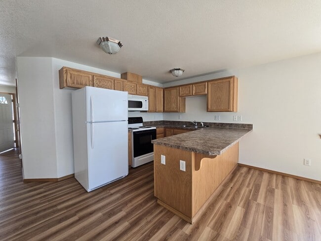 Photo - 390 Maylea Pl