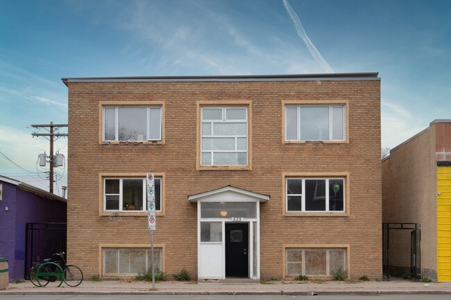 Building Photo - 575 Ellice Ave Unit 7