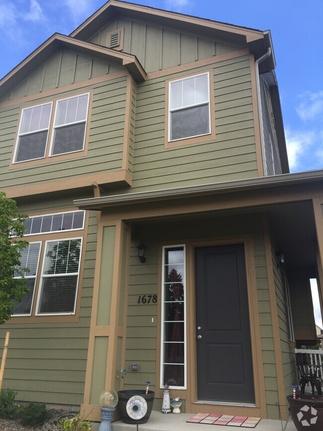 Building Photo - Start Your Summer off Right with Space in ... Rental