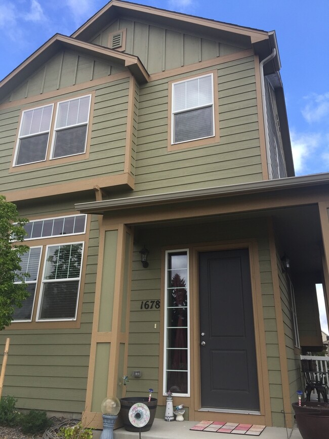 Building Photo - Be Ready for School in the Right Space in ... Rental