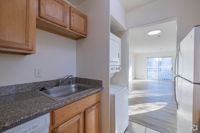 2BR, 2BA - 1008 SF - Kitchen