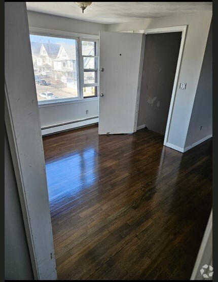 Building Photo - 55 Porter St Unit 55 Porte St Off Campus Ap Rental