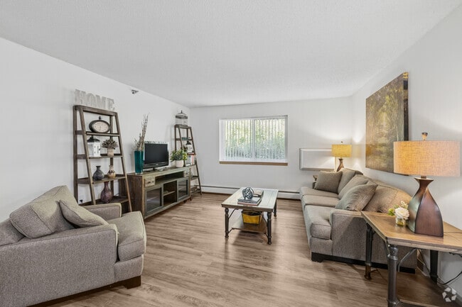2BR, 1BA - 905SF - Living Room