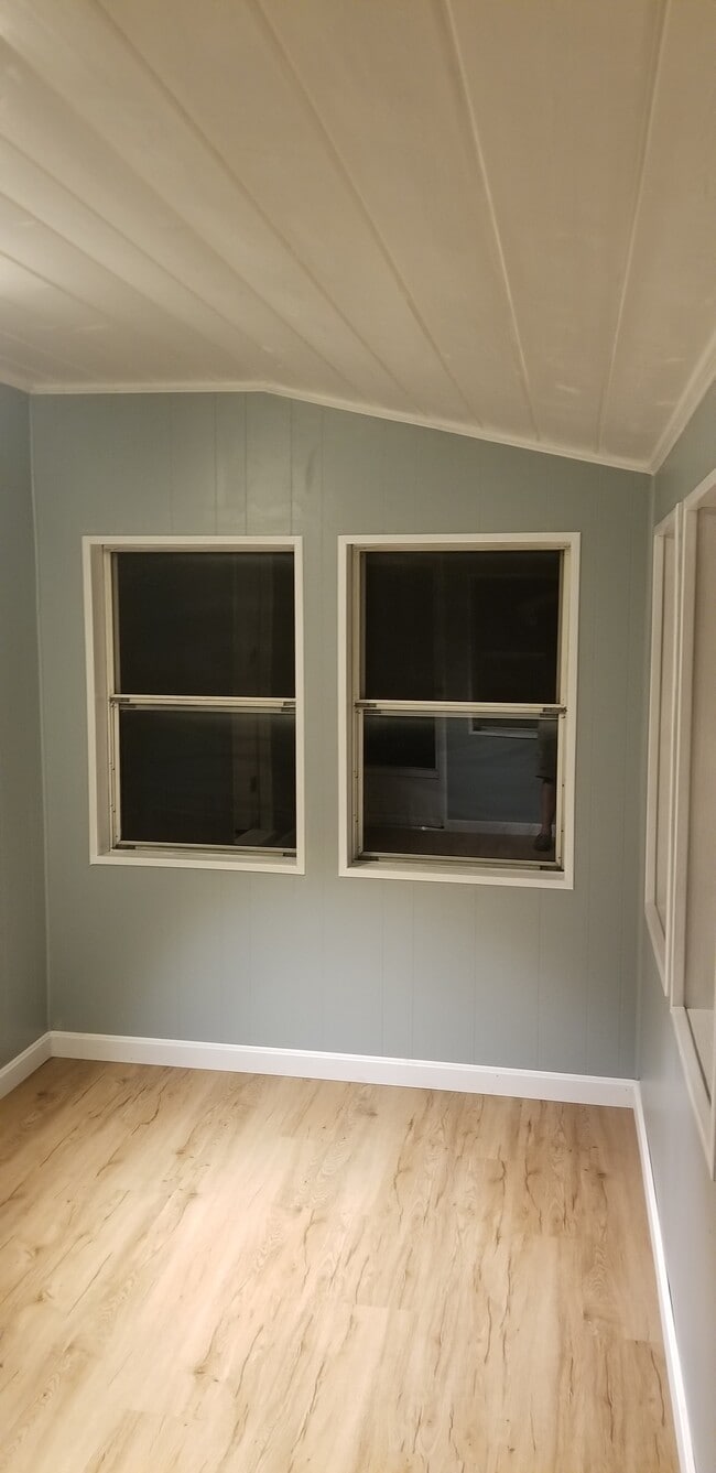 3 Season Porch - 21 Charles St Unit B