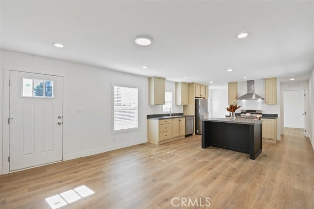 Photo - 8457 Hemlock Ave