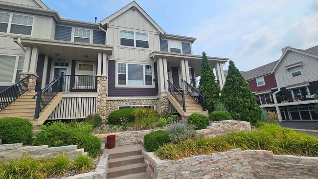 Building Photo - "Spacious 4-Bedroom Townhouse Retreat in Apple Valley - Modern Living with Ample Space!"