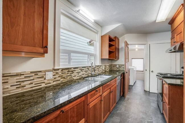 Photo - Newly Remodeled 2 Bed, 1 Bath Rental Home in SE Portland!