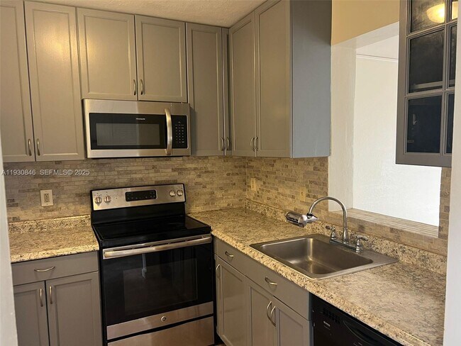 Photo - 8620 N Sherman Cir Unit 406