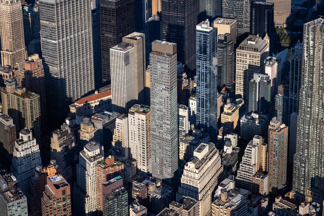 Photo - 130 William St