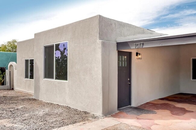 Photo - 1017 E West Cir Dr