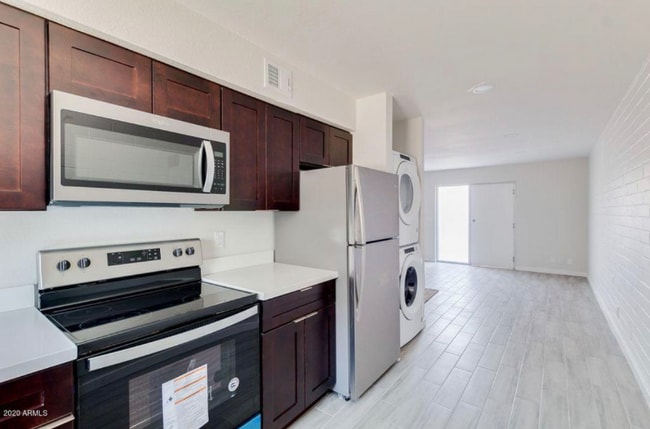 Photo - 813 E Marlette Ave