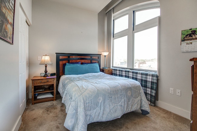 Photo - Lloyd House I