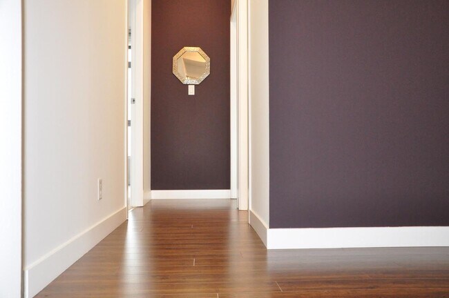 Photo - 1050 Smithe St