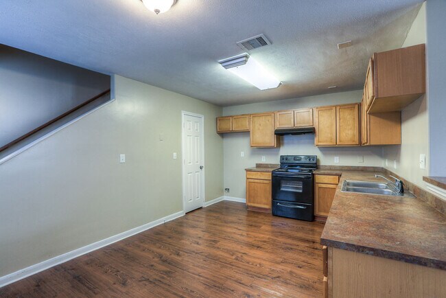 Photo - 4 Bed / 3 Bath Duplex — 1 Month Free | North Houston