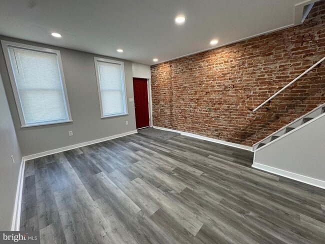 Photo - 2718 E Madison St