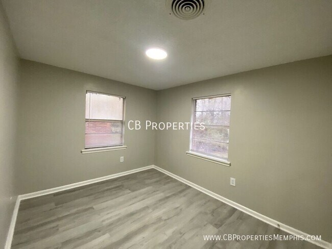 Photo - 1608 Oakwood St