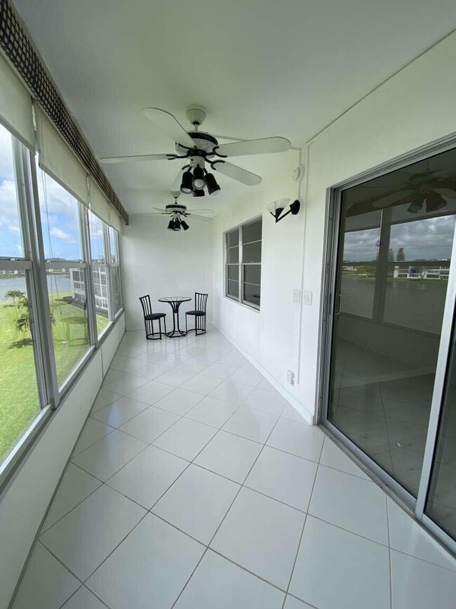 Photo - 4048 Exeter C Unit 4048