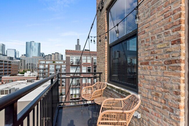 Photo - 1040 W Adams St Unit 610