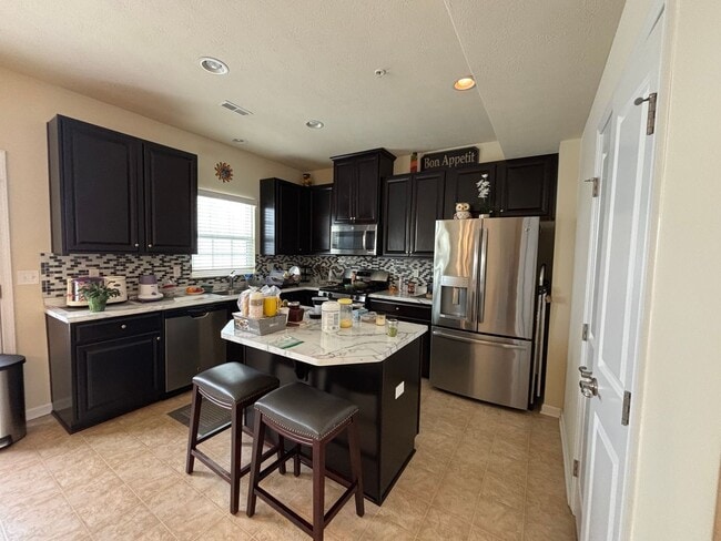 Photo - 3 Bedroom Townhome - Carnegie!