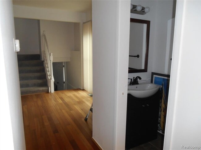 Photo - 1440 W Elmwood Ave