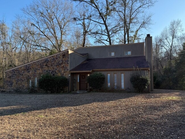 Building Photo - The Lodge at Trojan Way