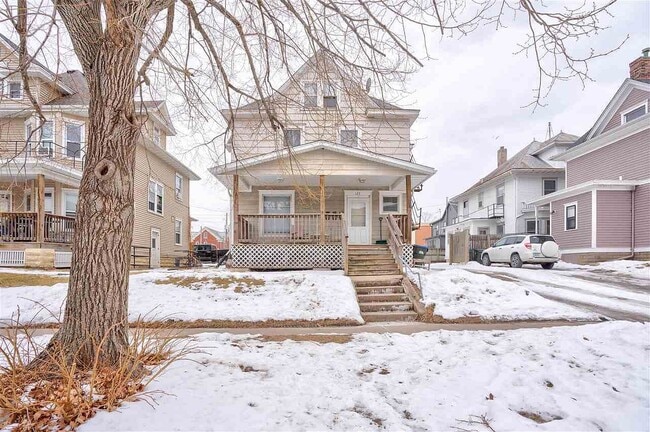 Building Photo - 125 N Van Buren St Unit 2 Rental