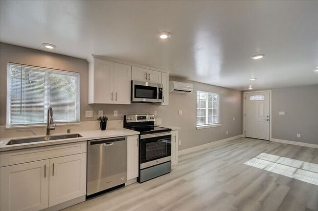 Photo - Studio w/ In-Unit W/D + Quartz Kitchen in Sacramento