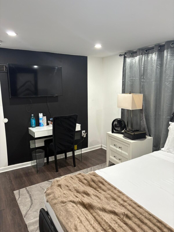 Photo - 127 Wilmington Pl SE Unidad Basement Suite