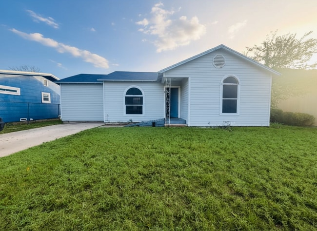 Building Photo - 906 N Bishop St