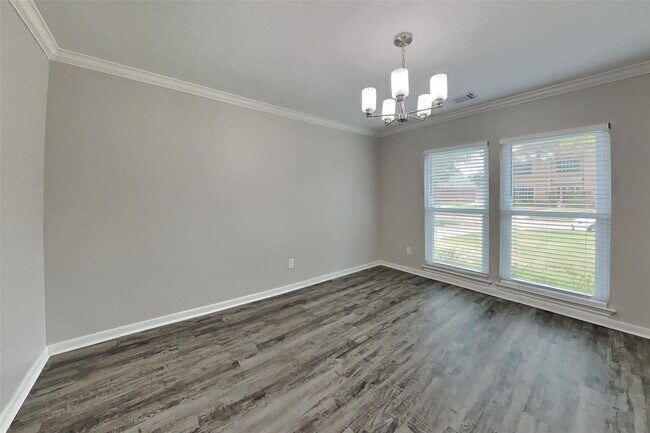 1315 Forest Hollow Dr