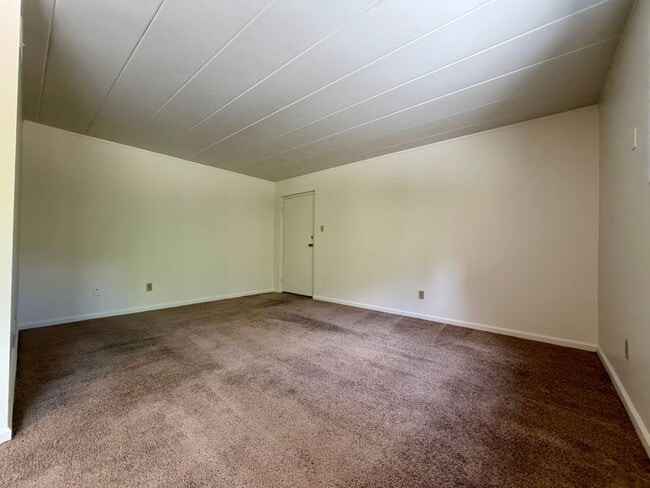 Photo - Four Seasons Apartments