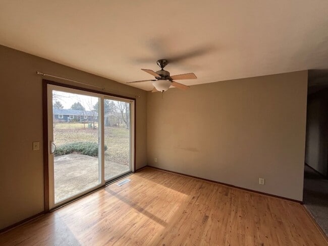 Photo - 3824 Skyview Dr