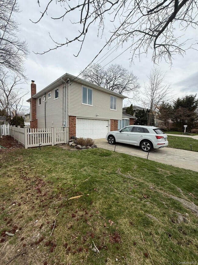 Photo - 23 Geoffrey Ln