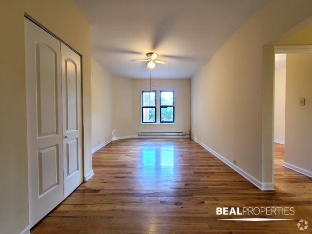 Building Photo - 1 bedroom in CHICAGO IL 60613 Unit S3 Rental