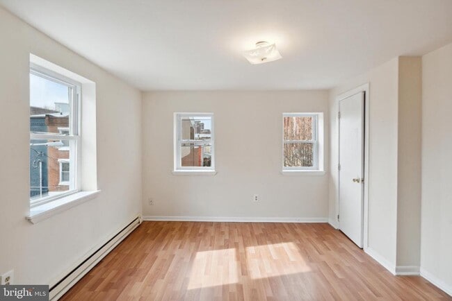 Building Photo - 1305 N Lawrence St