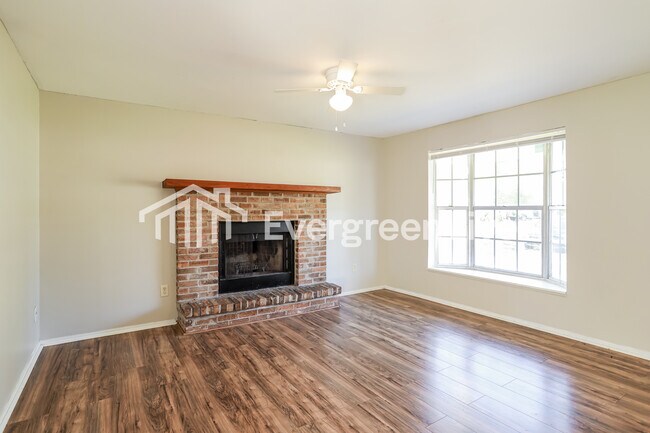Photo - 229 Evergreen Ln