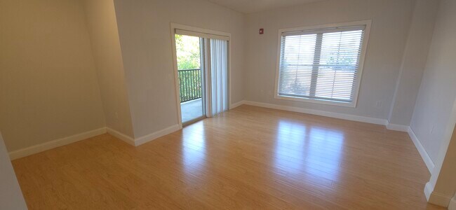 living room empty - Clock Tower Square