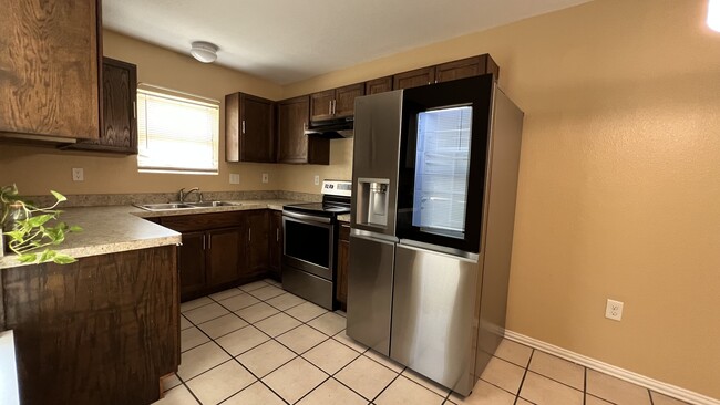 Building Photo - 716 - 718 N Cooper Street Unit 2