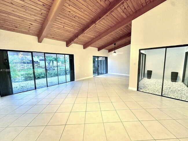 Photo - 2753 Parkview Dr S