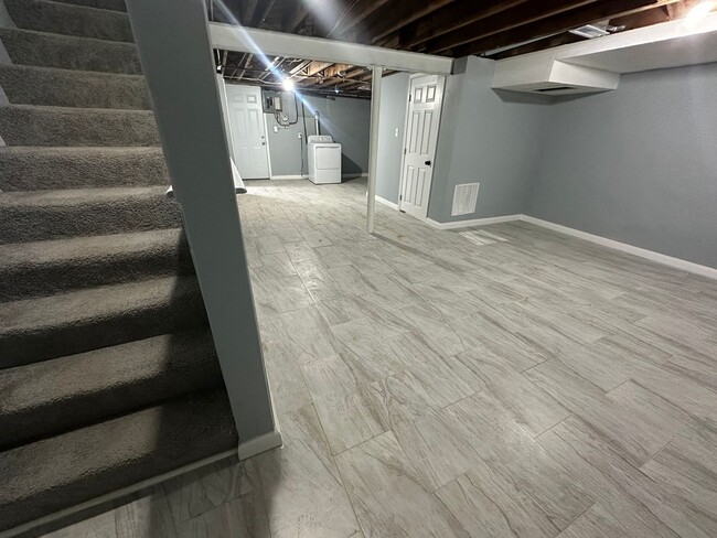 Building Photo - 3 BED Voucher Home West Baltimore