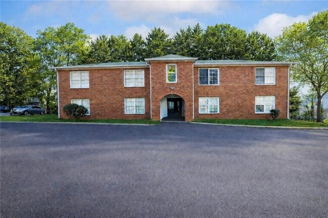 Building Photo - 6682 Chupp Rd Unit B