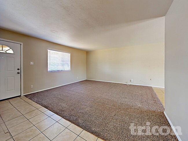 Photo - 5024 W Krall St