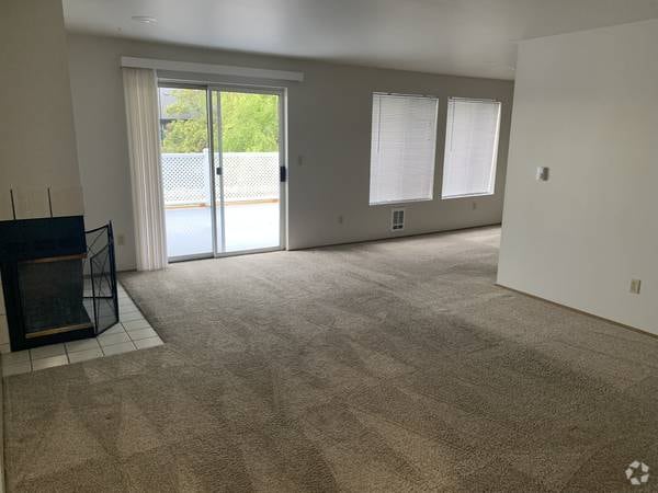 Building Photo - 10545 Greenwood Ave N Rental