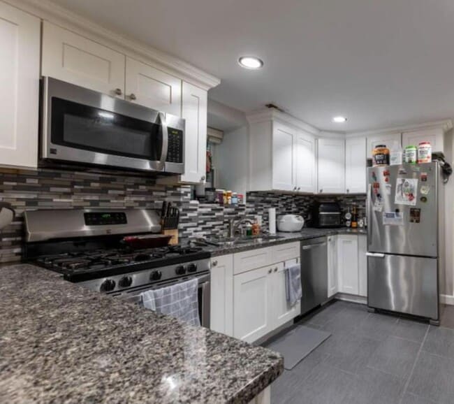 Building Photo - 4 bedroom in Chicago IL 60647 Unit 2 Rental