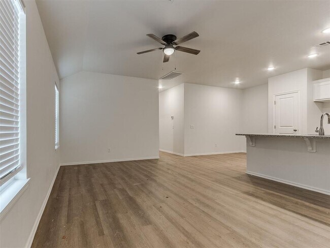 Photo - 11604 Mackenzie Wy